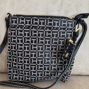 Tommy Hilfiger purse, like new